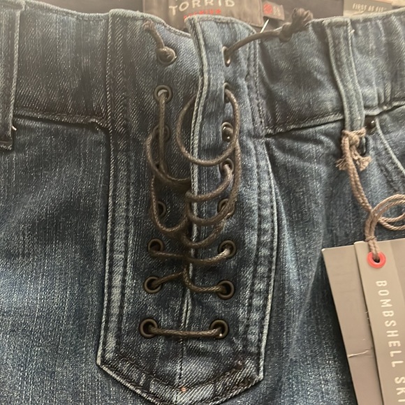 NWT Torrid Bombshell Skinny - Picture 8 of 9